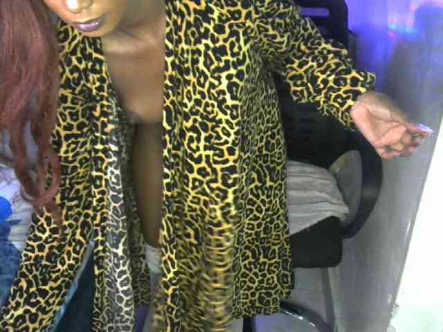 QueenAllure webcam