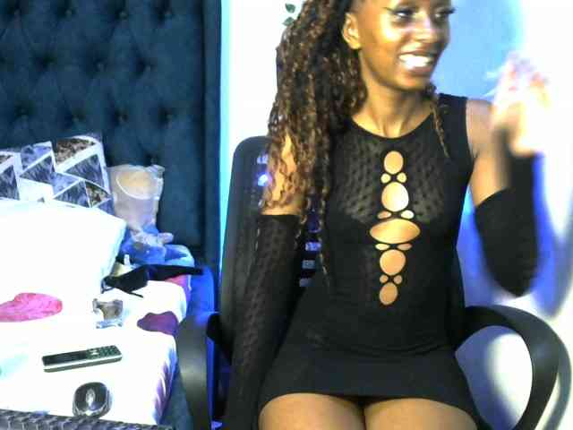 QueenAllure webcam
