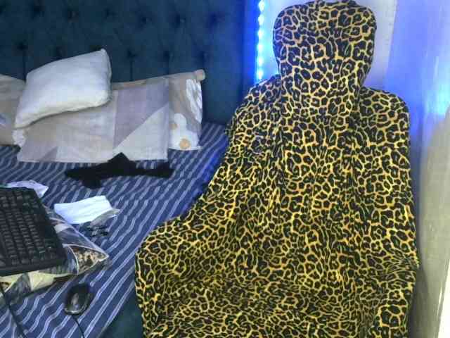 QueenAllure webcam