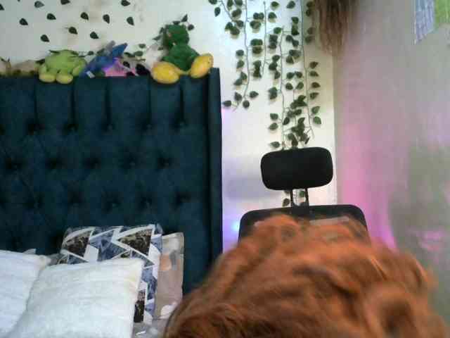 QueenAllure webcam