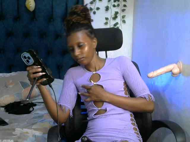 QueenAllure webcam