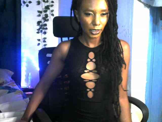 QueenAllure QueenAllure