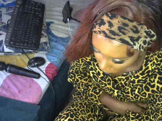 QueenAllure webcam