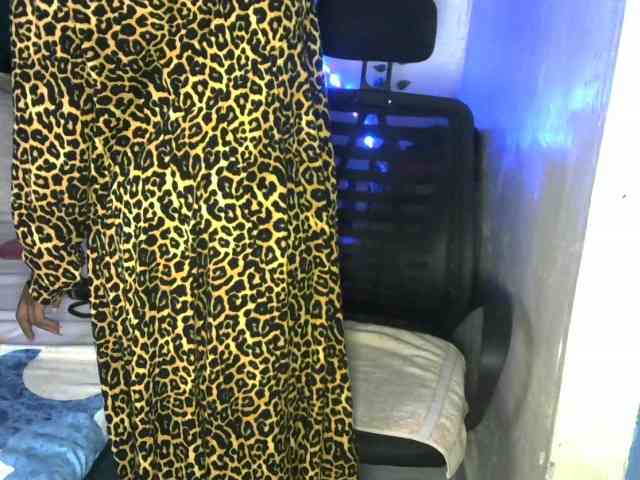 QueenAllure webcam