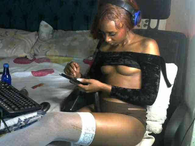QueenAllure webcam