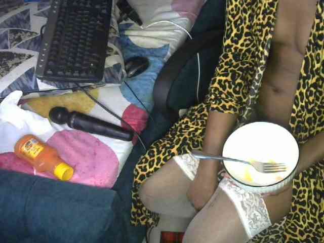 QueenAllure webcam