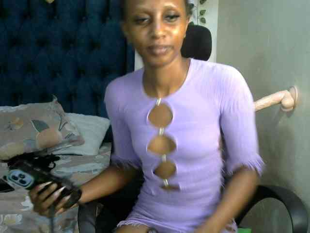QueenAllure webcam