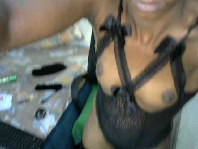 QueenAllure webcam