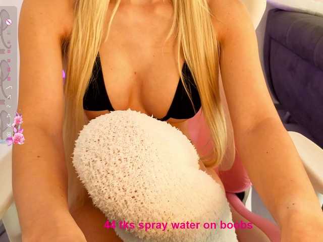 cantfitmybra live cam on BongaCams