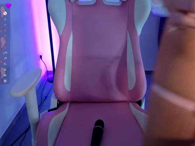 cantfitmybra webcam