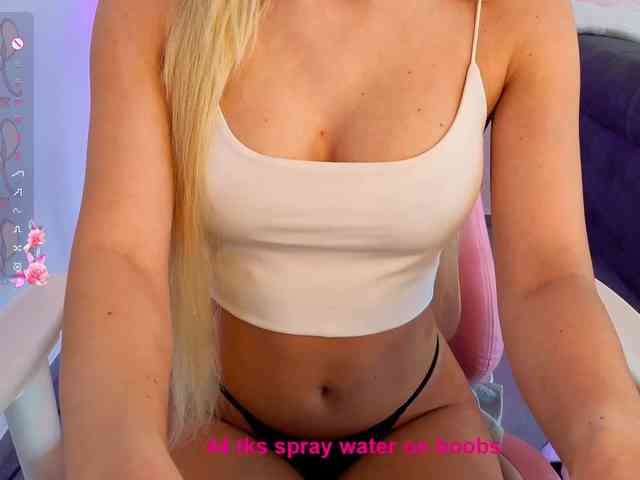 cantfitmybra webcam