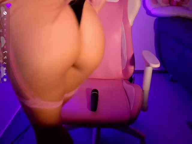 cantfitmybra webcam