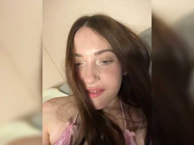 le modèle Alicedoll7 est en webcam porno dans un show sur le site bongacams, il possède les tags suivants: White/Caucasian,Brunette,Shaved