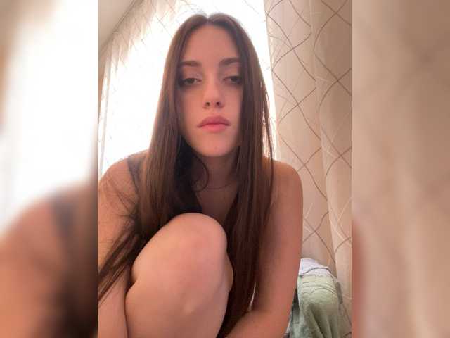 Alienlouhome — live female cam