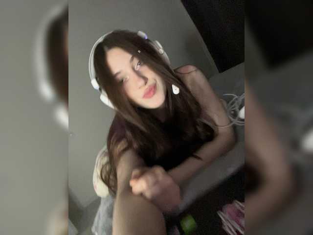 Alicedoll7's BongaCams show and profile