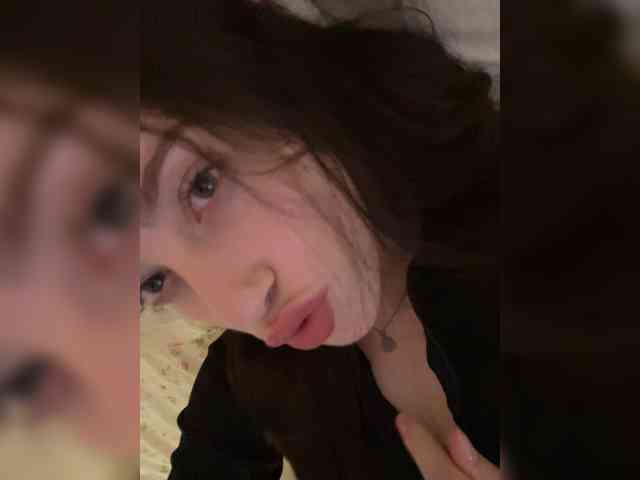 Alienlouhome webcam