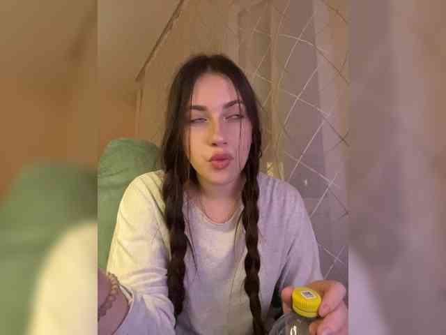 Alienlouhome webcam