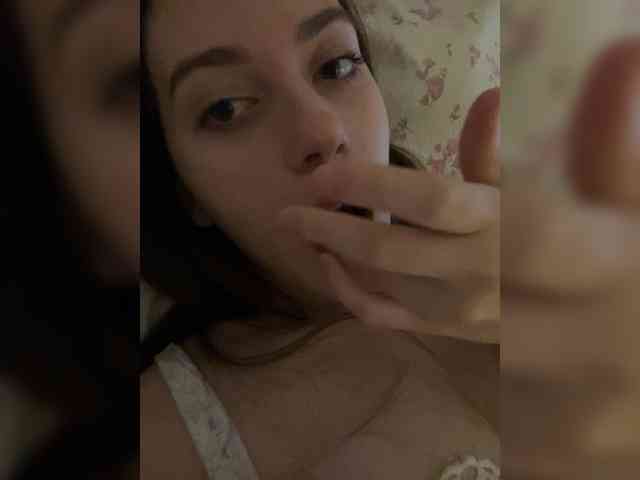 Alienlouhome webcam