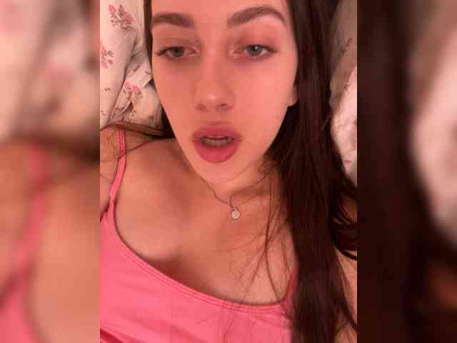 Alienlouhome webcam