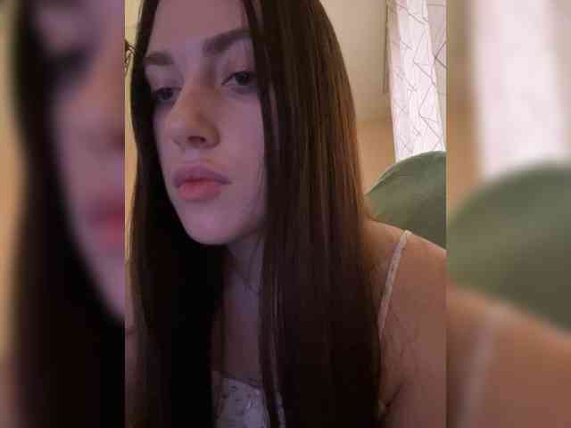 Alienlouhome webcam
