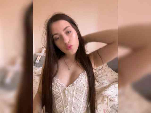 Alienlouhome webcam