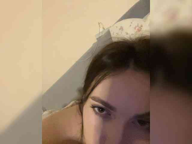 Alienlouhome webcam