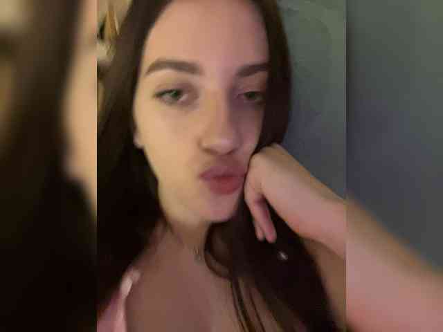 Alienlouhome webcam