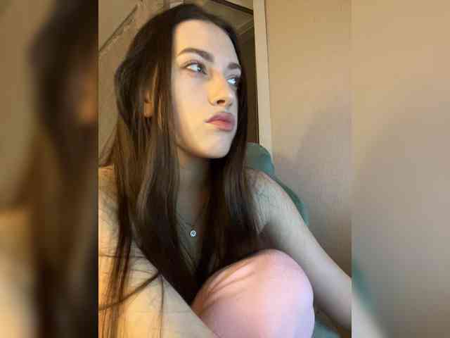 Alienlouhome webcam