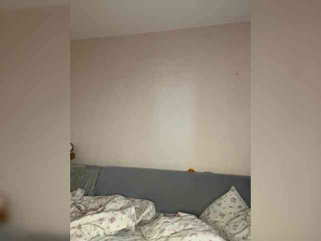 Alienlouhome webcam