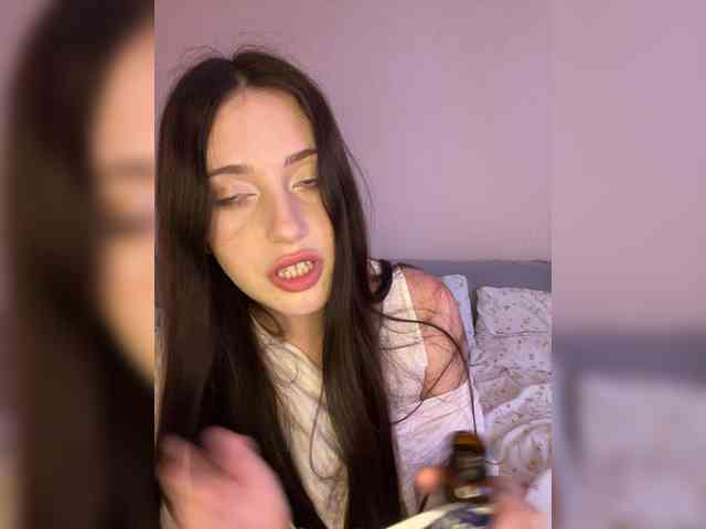 Alienlouhome webcam