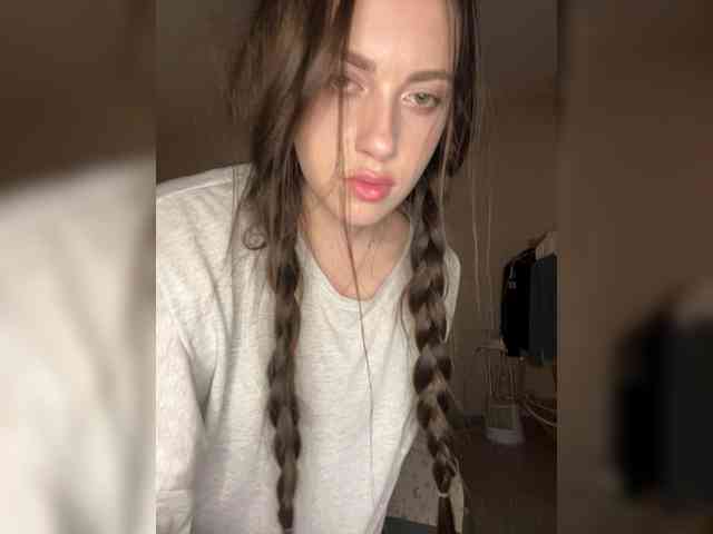 Alienlouhome webcam