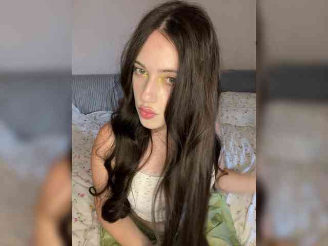 Alienlouhome webcam