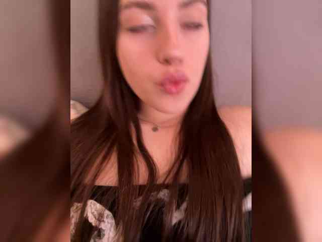 Alienlouhome webcam