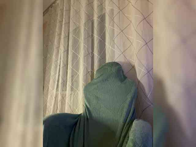 Alienlouhome webcam