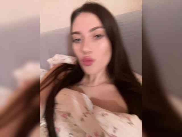 Alienlouhome webcam