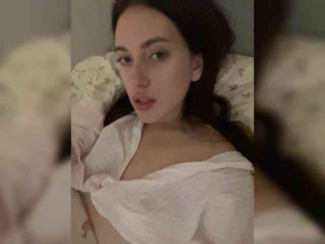 Alienlouhome webcam
