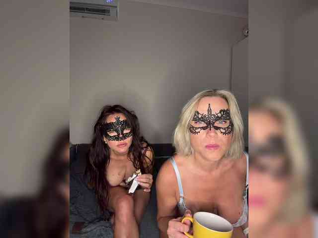 Two_milfs webcam
