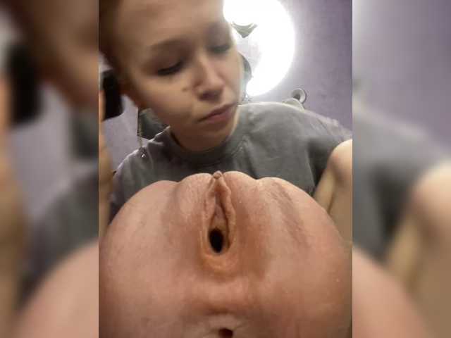 freakfarm live cam on BongaCams