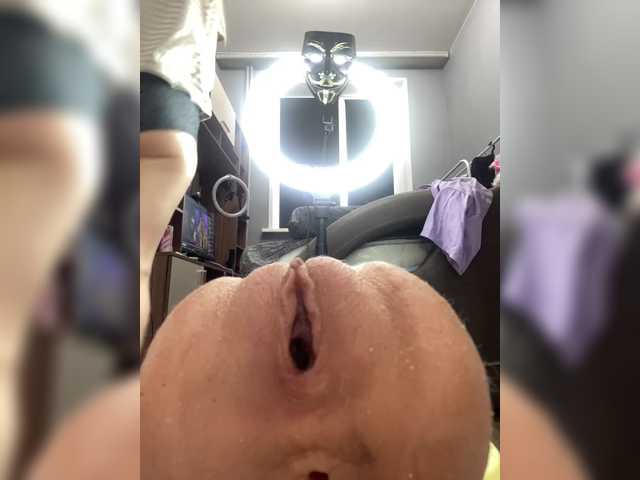 freakfarm's BongaCams show and profile