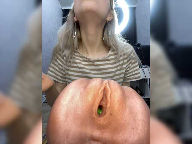 freakfarm live cam preview
