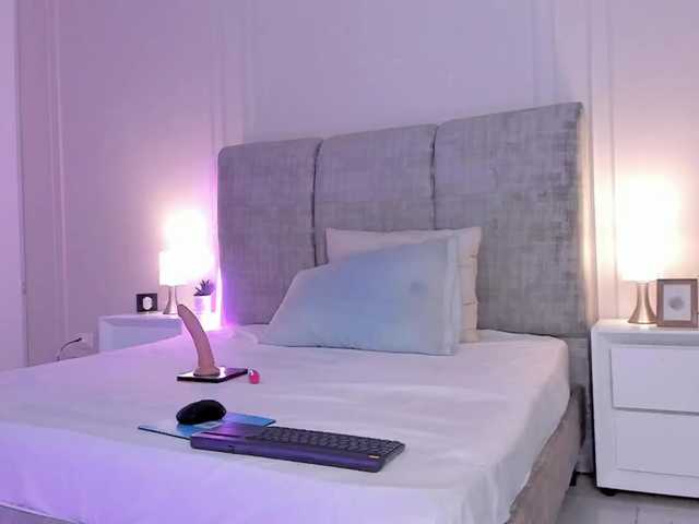 PenelopeSaenz's BongaCams show and profile