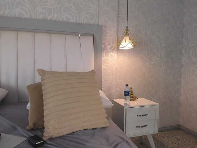 NicolleSweett04 live cam on BongaCams