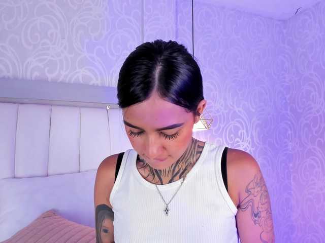 NicolleSweett04 live cam on BongaCams