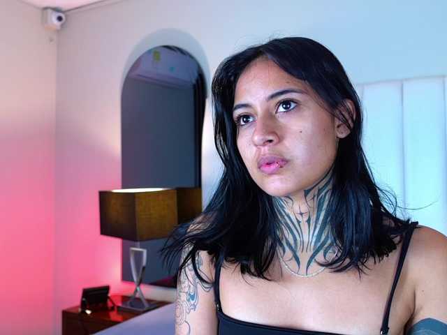 NicolleSweett04 live cam preview
