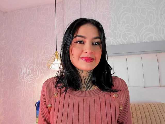 NicolleSweett04 live cam on BongaCams