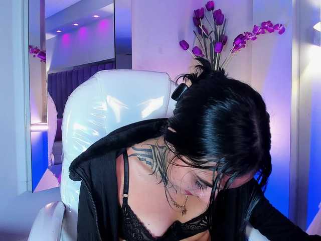 NicolleSweett04 live cam on BongaCams