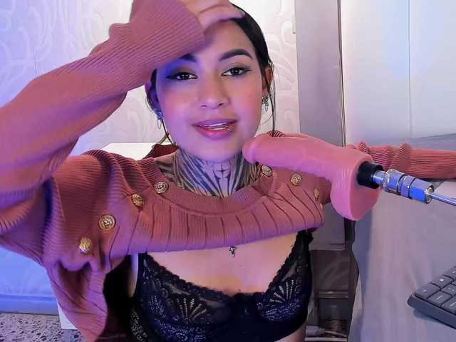 NicolleSweett04 live cam on BongaCams