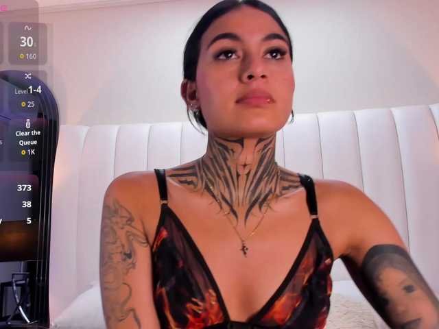 NicolleSweett04 live cam on BongaCams
