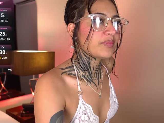 NicolleSweett04 live cam on BongaCams