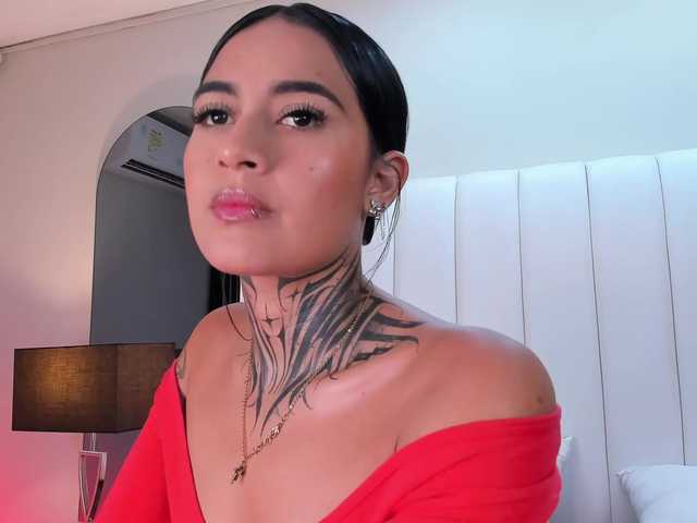 NicolleSweett04 live cam on BongaCams
